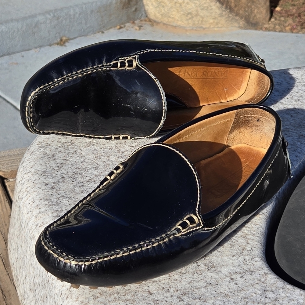 LANDS' END Sz 8.5 W Solid Black PATENT LEATHER LOAFER with Knobby Sole Medium